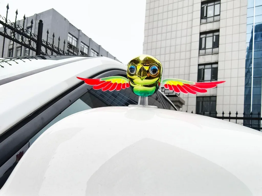 Flying Bird Auto-Flapping Car Ornament  4.webp