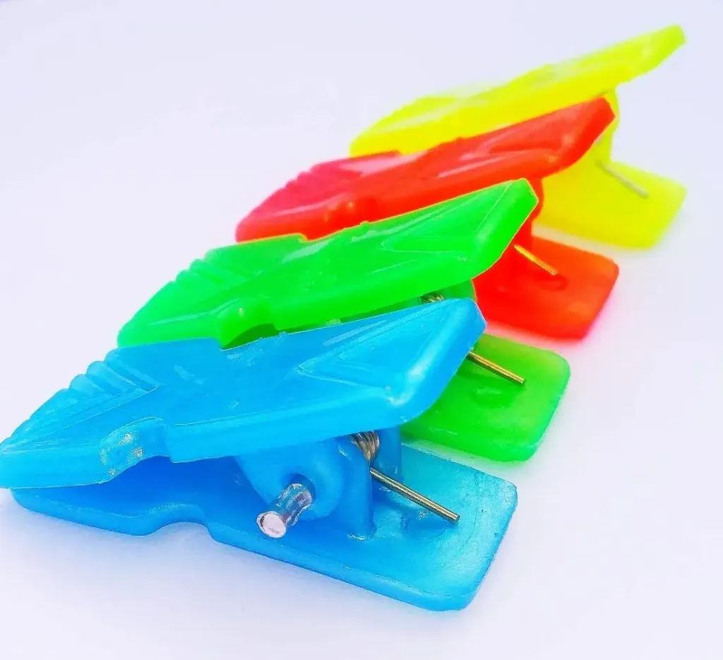 [KBS-1730] Plastic Cloth Clip (Random Color,1 Pcs)